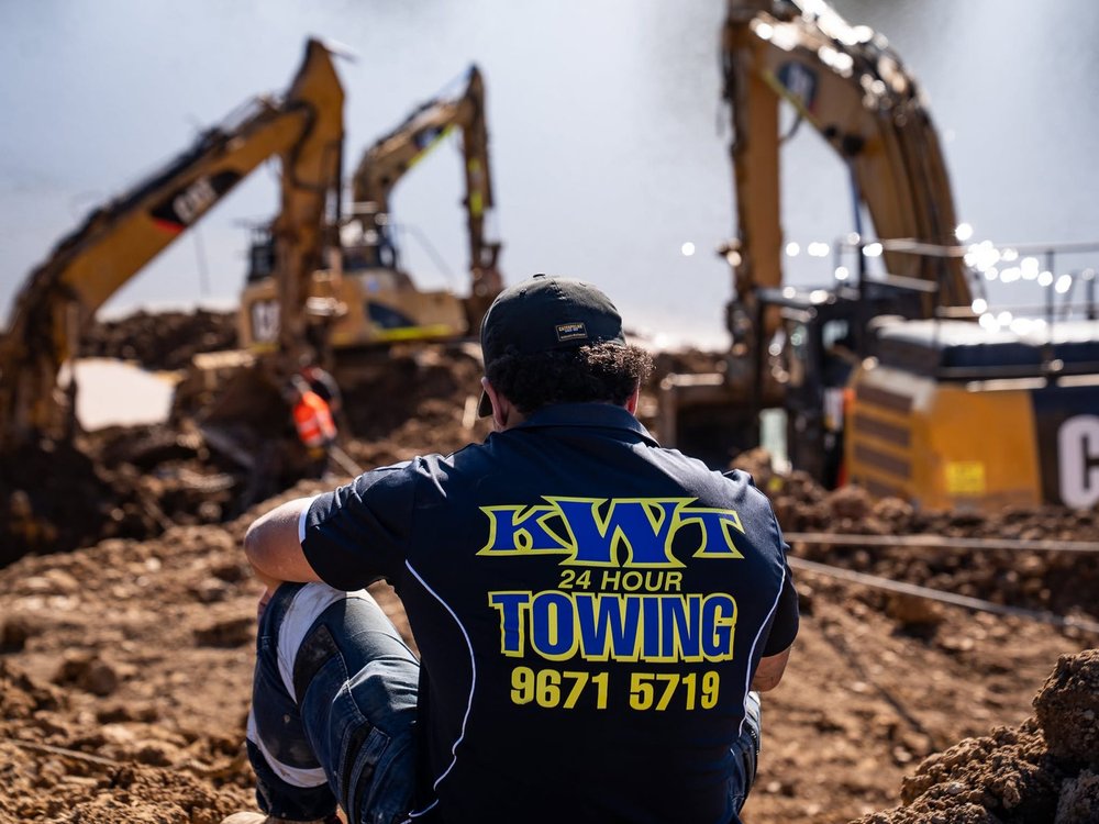KWT crew on site during heavy vehicle recovery