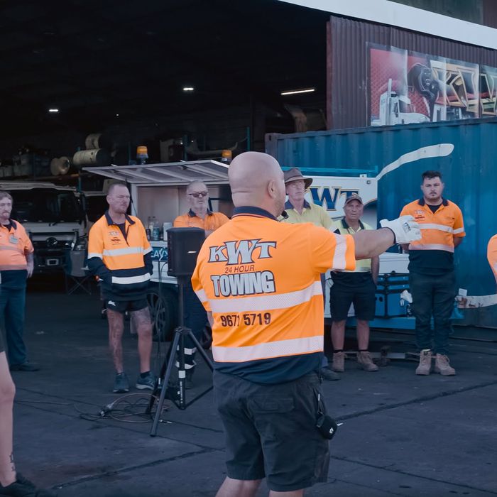 KWT crew briefing before a job