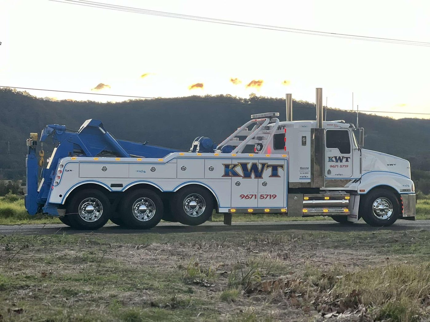 KWT heavy recovery wrecker, side profile