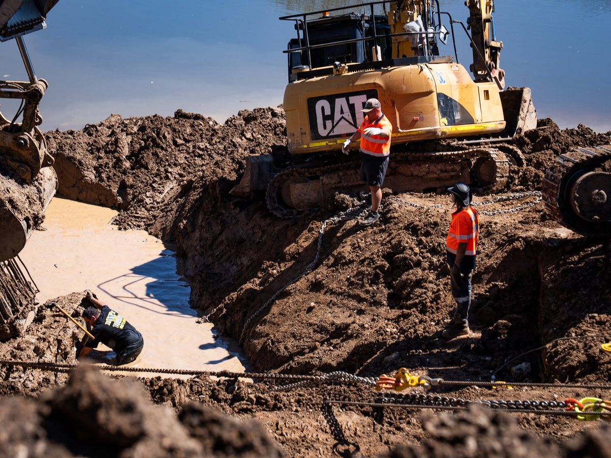 KWT heavy recovery crew on site