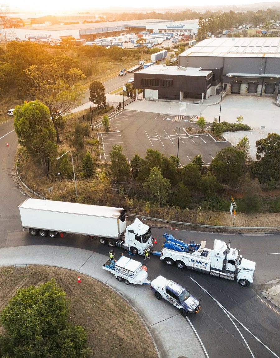 KWT tow truck attending a breakdown on a Sydney road