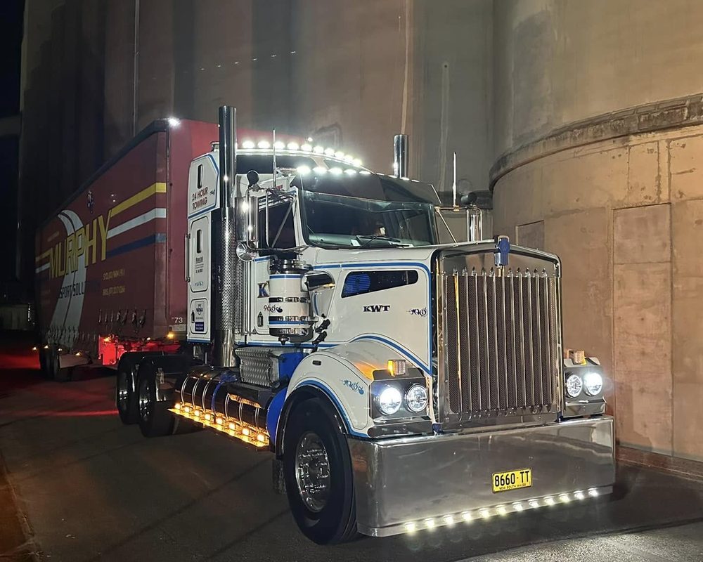 KWT heavy wrecker on a Sydney road