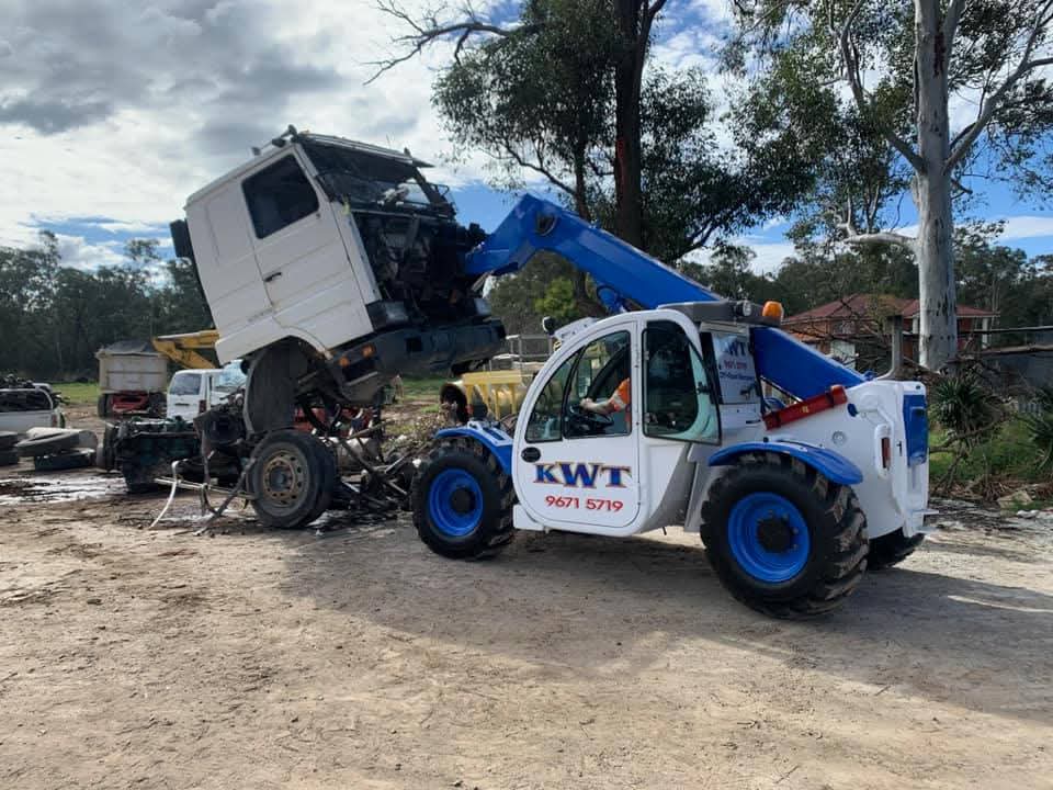 KWT operator with vehicle transport