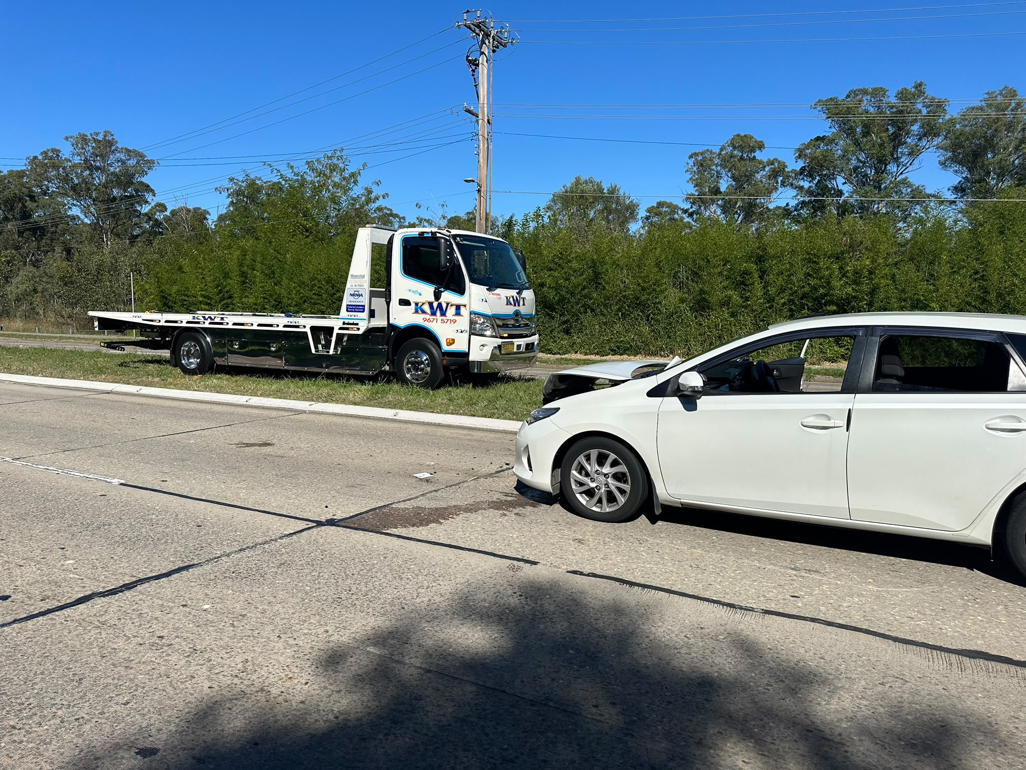 KWT tow truck attending a breakdown on a Sydney road